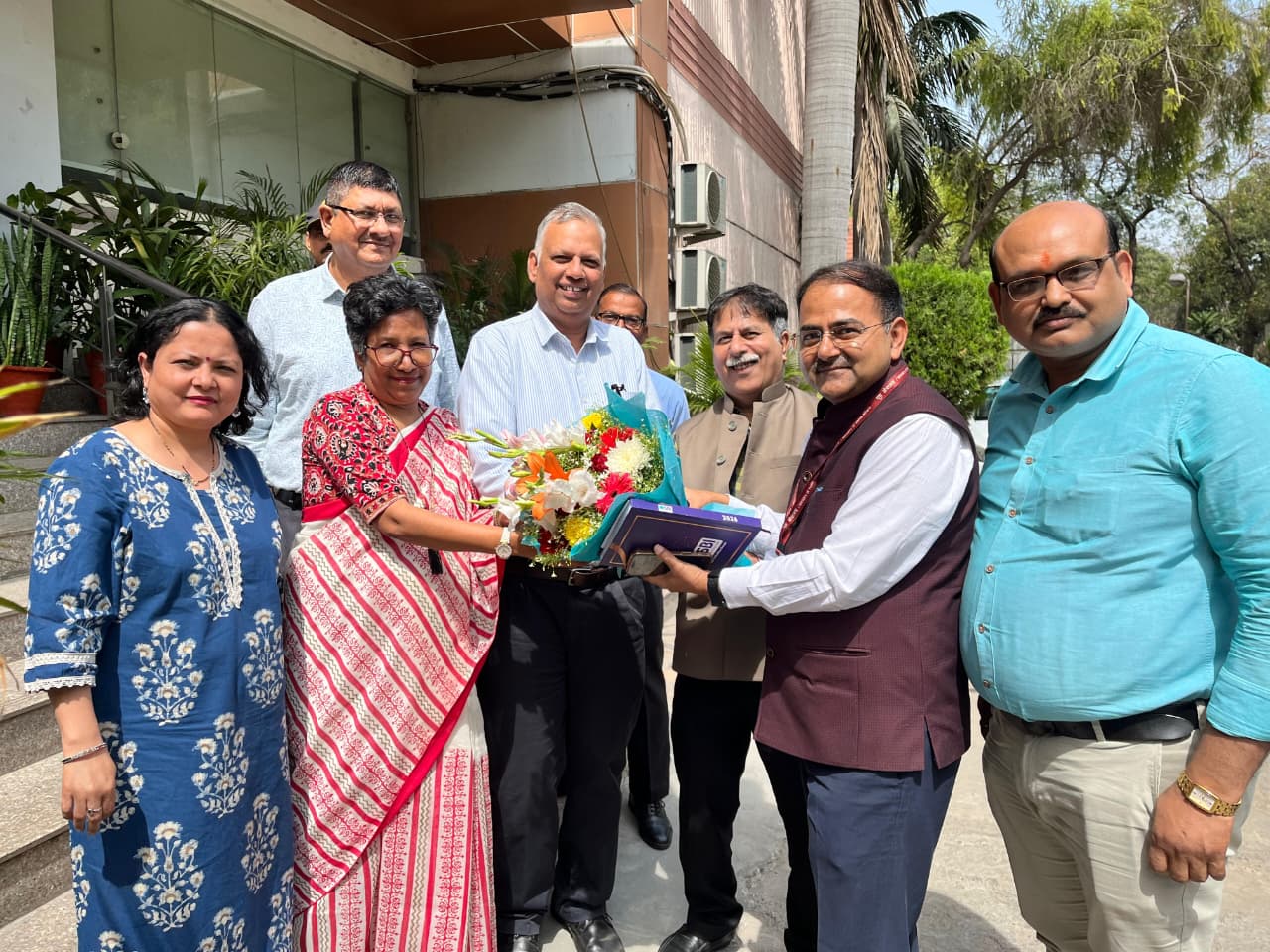 दिनांक 16 मार्च, 2026 को श्री पंकज श्रीवास्तव, आईआरएस, निदेशक, सहकारिता मंत्रालय ने भारतीय सहकारी आंदोलन की शीर्षस्थ संस्था भारतीय राष्ट्रीय सहकारी संघ (एनसीयूआई) के मुख्य कार्यकारी के रूप में कार्यभार ग्रहण किया।   इस अवसर पर एनसीयूआई के वरिष्ठ अधिकारियों द्वारा पुष्पगुच्छ भेंट कर स्वागत किया गया।