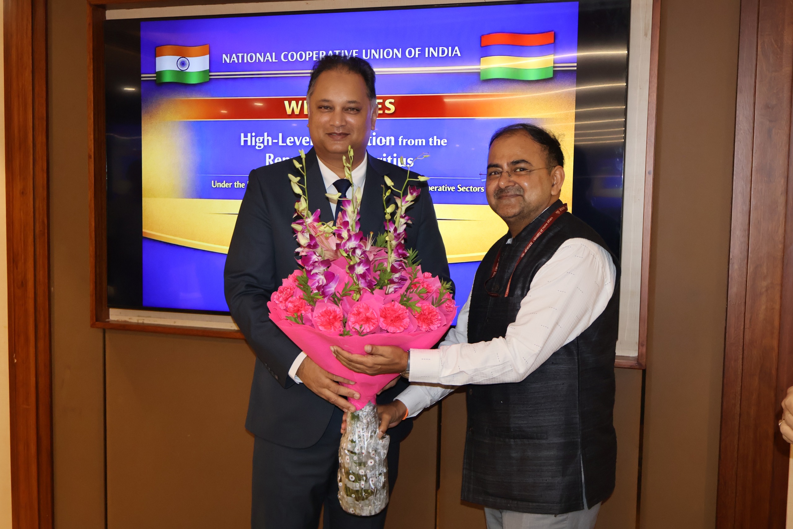 H.E. Mr. Sayed Muhammad Aadil Ameer Meea, Hon'ble Minister, Ministry of Industry, SMEs and Cooperatives, Republic of Mauritius, felicitating Shri Pankaj Srivastava, Chief Executive, NCUI, during the bilateral interaction meeting held at NCUI on 03 August 2026.